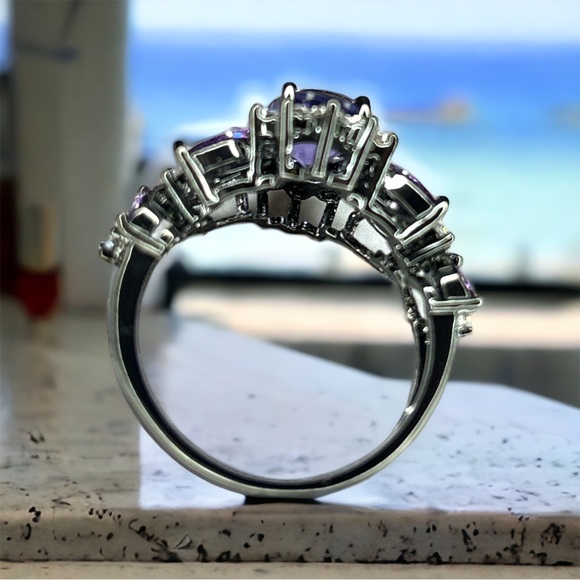 Women’s ring Black with Purple Stones Ring NWT With Ring Box - Picture 3 of 7